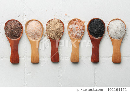 Spoons  with assorted speciality salt 102161151