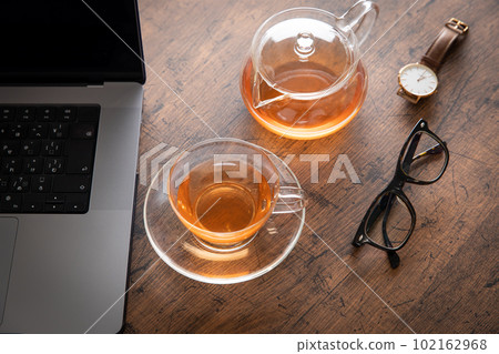 茶和筆記本電腦紅茶 茶和筆記本電腦紅茶 102162968