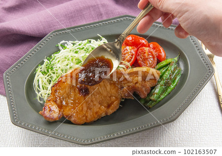 Ginger-grilled pork loin steak, sizzle (at the moment the sauce is applied) Ginger-grilled pork loin steak, sizzle (at the moment the sauce is applied) 102163507