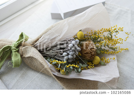 Bouquet of dried flowers 102165086