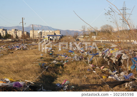 consequences of strong wind at the landfill 102165598
