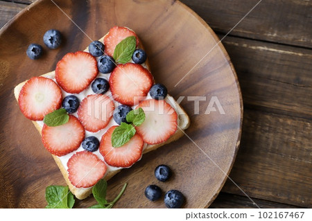 Strawberry and Mascarpone Open Sandwich Fruit Sandwich 102167467
