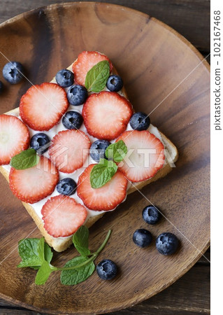 Strawberry and Mascarpone Open Sandwich Fruit Sandwich 102167468