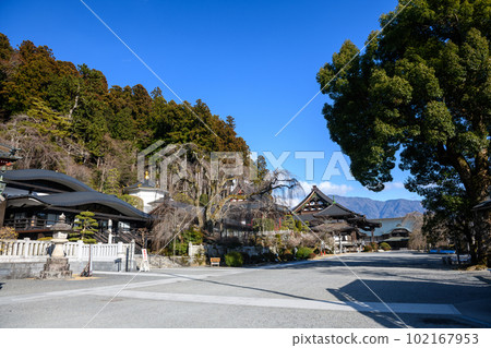 The precincts of Mt. Minobu Kuon-ji Temple (Yamanashi Prefecture) The precincts of Mt. Minobu Kuon-ji Temple (Yamanashi Prefecture) 102167953