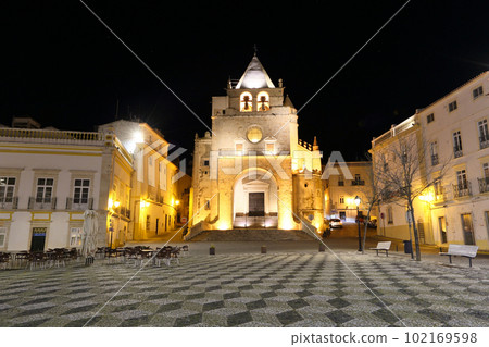 Night cityscape of Elvas, Portugal Night cityscape of Elvas, Portugal 102169598