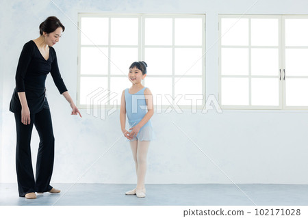 兒童芭蕾課 兒童芭蕾課 102171028