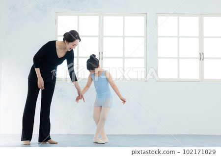 Kids ballet class 102171029