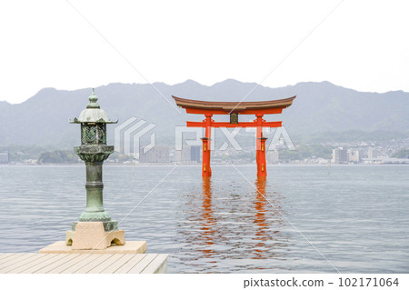 從嚴島神社,Hira階段看到的Otorii 從嚴島神社,Hira階段看到的Otorii 102171064