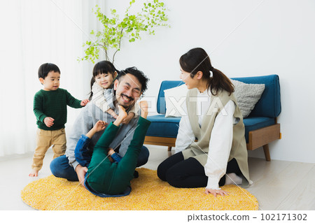 lively family 102171302