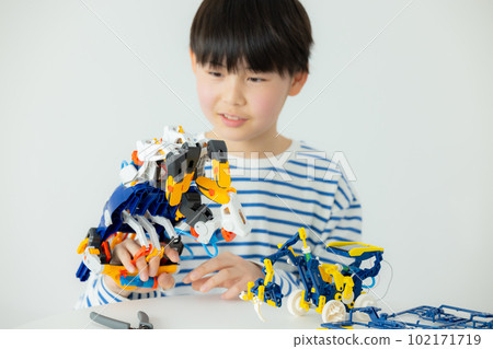 Kids plastic model 102171719