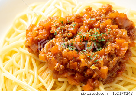 Up of meat sauce pasta (spaghetti meat sauce). 102178248