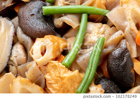 A prepared side dish image, simmered vegetables, chicken, and shiitake mushrooms. A prepared side dish image, simmered vegetables, chicken, and shiitake mushrooms. 102178249
