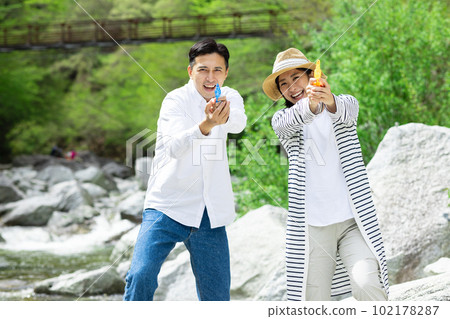 情侶玩水 102178287