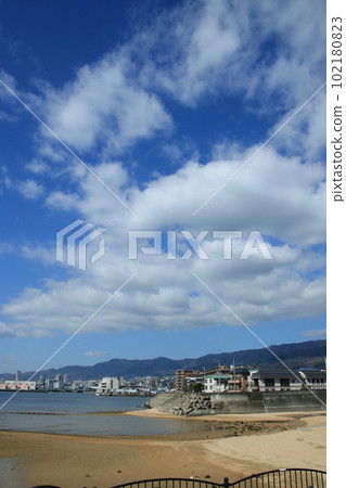 Ashiya River (Ashiya City, Hyogo Prefecture) The cityscape seen from the vicinity of the estuary Ashiya River (Ashiya City, Hyogo Prefecture) The cityscape seen from the vicinity of the estuary 102180823