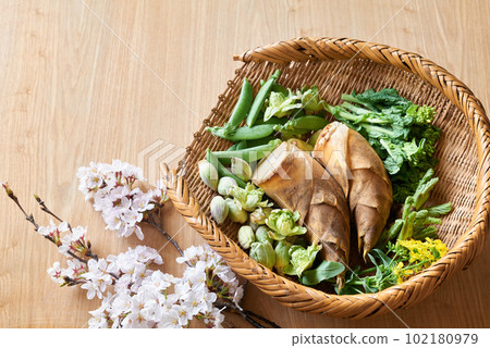 Spring vegetables in a colander 102180979
