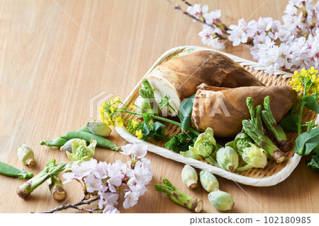漏勺中的春季蔬菜 漏勺中的春季蔬菜 102180985
