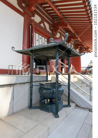 Tennoji, Osaka / Large incense burner in front of the main hall (taken on April 1, 2023) 102181534