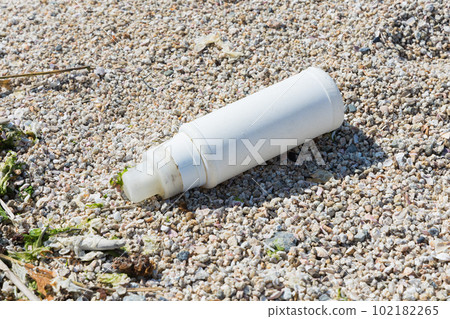 Sea garbage Sea garbage 102182265