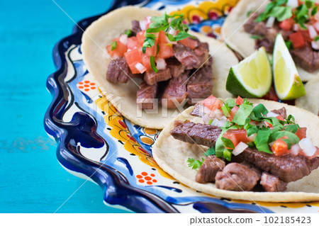 美味的墨西哥炸玉米餅 美味的墨西哥炸玉米餅 102185423