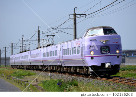 6輛超級八雲色381系列L特快八雲車在白備線上行駛 6輛超級八雲色381系列L特快八雲車在白備線上行駛 102186268