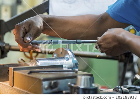 The manual tapping process on NC milling machine by skill operator. 102188938
