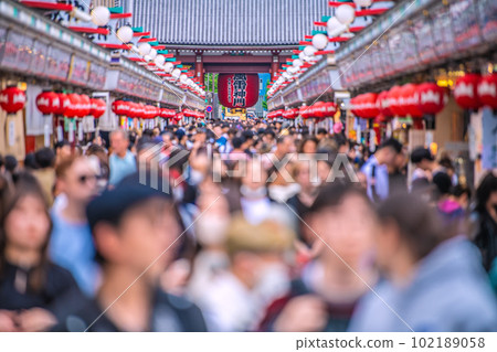 日本的東京城市景觀隨著沒有 ma 的人越來越多,感染不再爆炸......淺草寺的人數比電暈前多...... = 5 月 1 日 日本的東京城市景觀隨著沒有 ma 的人越來越多,感染不再爆炸......淺草寺的人數比電暈前多...... = 5 月 1 日 102189058