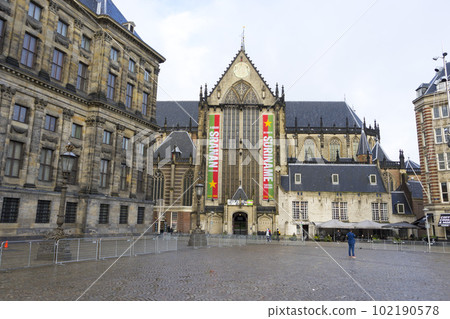 Amsterdam, Netherlands - Nov 29, 2019 : New church on the Dam Square in the winter with blue sky in Amsterdam, Netherlands on Nov 29, 2019. 102190578