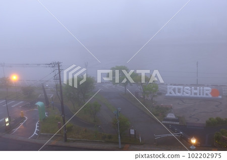 夜霧中的釧路川 102202975