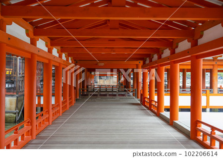 Itsukushima Shrine: From the east corridor to the main shrine 102206614