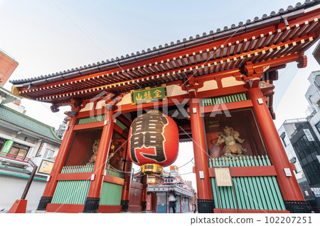 東京台東區淺草 一個受歡迎的旅遊景點,雷門,淺草寺在晴朗的天氣 東京台東區淺草 一個受歡迎的旅遊景點,雷門,淺草寺在晴朗的天氣 102207251