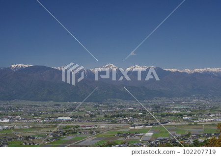 Shinshu Azumino Azumino spring scenery overlooking Mount Jonen in the Northern Alps 102207719