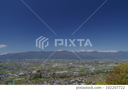 Shinshu Azumino Azumino spring scenery overlooking Mount Jonen in the Northern Alps 102207722