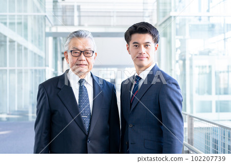 Businessman boss subordinate 102207739