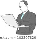 穿西裝的男人使用筆記本電腦 102207820