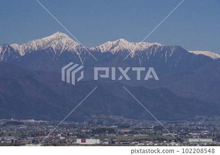 信州、松本市、長野縣、安曇野和初春的北阿爾卑斯山（來自城山公園展望台） 102208548