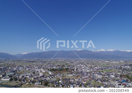 信州、松本市、長野縣、安曇野和初春的北阿爾卑斯山（來自城山公園展望台） 102208549