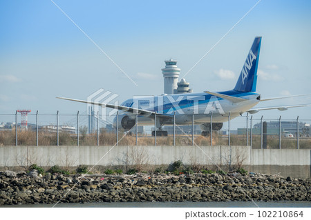 [ANA flight from Keihinjima Tsubasa Park with control tower] 102210864
