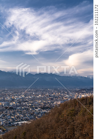 “長野縣”北阿爾卑斯山脈和松本市的城市景觀和黃昏 102211172