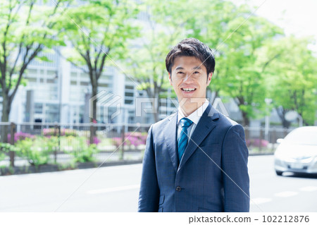 Businessman outdoor portrait 102212876