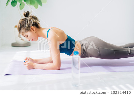 young woman fitness image young woman fitness image 102214410