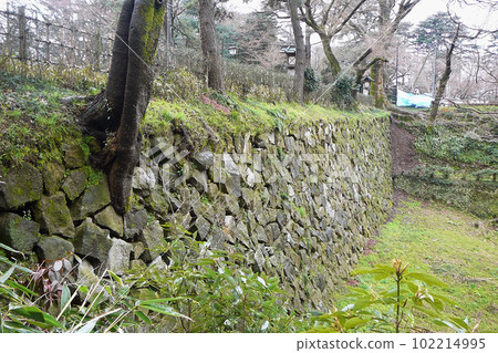 Moat and Stone Walls of Takaoka Castle Ruins [National Historic Site] Takaoka City, Toyama Prefecture 102214995