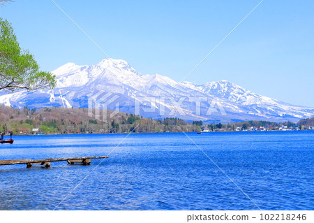 The beautiful Myoko-Togakushi mountain range in April with Hokushin Gogaku and Lake Nojiri 102218246