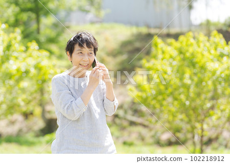 Portrait of senior woman with smartphone Portrait of senior woman with smartphone 102218912