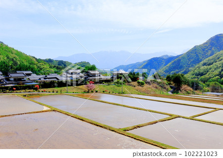 Fresh green Hokuto region Fresh green that colors the valley Spring trees Colored paper interwoven with flowers and plants Fresh green Hokuto region Fresh green that colors the valley Spring trees Colored paper interwoven with flowers and plants 102221023