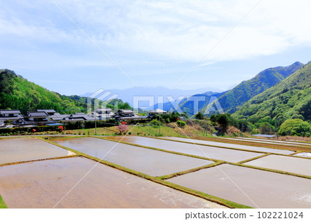 Fresh green Hokuto region Fresh green that colors the valley Spring trees Colored paper interwoven with flowers and plants Fresh green Hokuto region Fresh green that colors the valley Spring trees Colored paper interwoven with flowers and plants 102221024