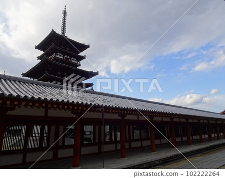 Traveling around the ancient capital of Nara Yakushiji Traveling around the ancient capital of Nara Yakushiji 102222264