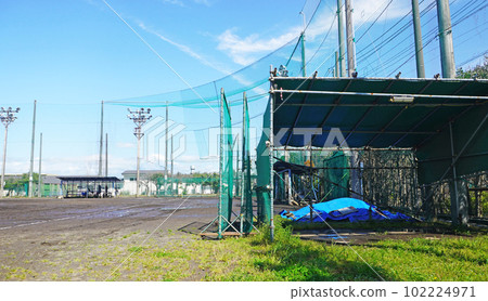 Lighting and anti-ball net installed on the school grounds 102224971