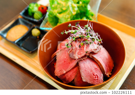 烤牛肉碗 烤牛肉碗 102226111