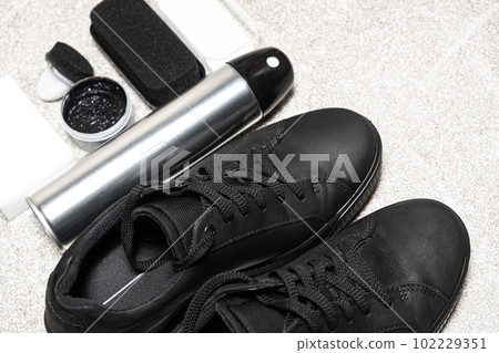 Set for cleaning black shoes from nubuck - water-repellent spray, cream paint, sponges Set for cleaning black shoes from nubuck - water-repellent spray, cream paint, sponges 102229351