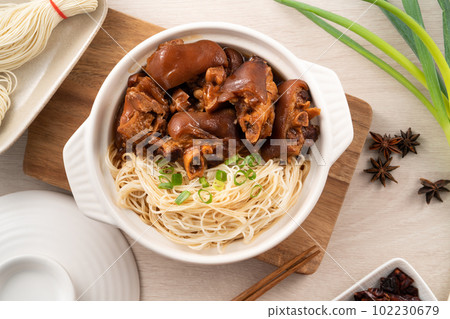 Pig feet noodle line leap month Taiwan snacks stewed pig feet pork knuckle vermicelli pork knuckle Pig feet noodle line leap month Taiwan snacks stewed pig feet pork knuckle vermicelli pork knuckle 102230679